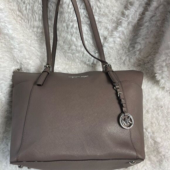 Michael Kors Jet Set Safiano Gray leather tote Silver tone hardwares & l… - Picture 16 of 16